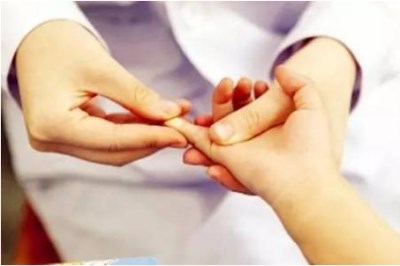 國產(chǎn)生化分析儀之強身抗癌按壓小拇指就可以—山東國康